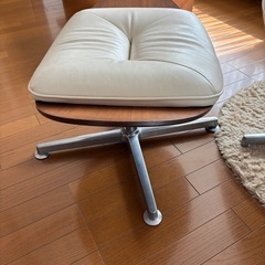 富士ファニチアのリクライニングチェアとオットマンの画像