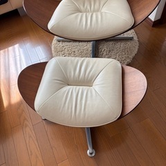 富士ファニチアのリクライニングチェアとオットマンの画像