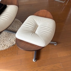 富士ファニチアのリクライニングチェアとオットマンの画像