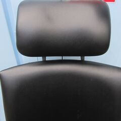 役員チェア　ヘッドレスト付き　ブラック　ビニールレザーの画像