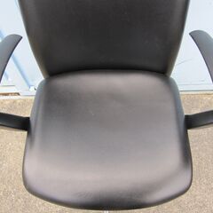 役員チェア　ヘッドレスト付き　ブラック　ビニールレザーの画像