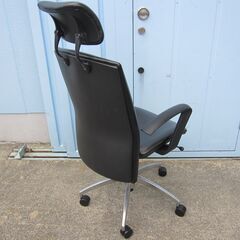 役員チェア　ヘッドレスト付き　ブラック　ビニールレザーの画像
