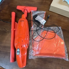 マキタコードレス掃除機　充電式　スタンド付　オレンジの画像