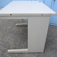 事務机　平デスク　1000ｘ700ｘ700　ニューグレー　配線カバー及び天板サイド部材1か所無しの画像