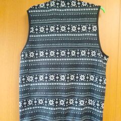 【古着】フリース　ベスト　グレーに白い柄　Ｌ　中古　送料が高いので取りにこれる方限定の画像