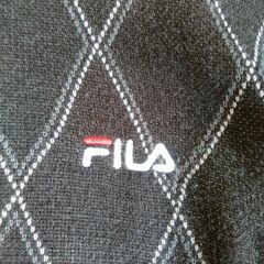 【古着】 FILA　薄手のセーター　前ファスナー　グレーに白い線　Ｍ　中古　送料が高いので取りにこれる方限定の画像