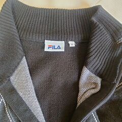 【古着】 FILA　薄手のセーター　前ファスナー　グレーに白い線　Ｍ　中古　送料が高いので取りにこれる方限定の画像