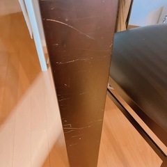 ダイニングテーブル　モノトーン　木目の画像