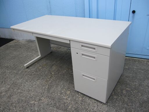 事務机　片袖デスク　鍵あり　1400ｘ700ｘ700　コクヨ製　ニューグレー