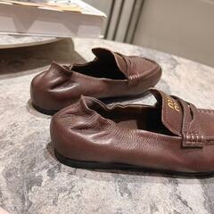 MIU MIU ローファー レザー ブラウン ゴールドロゴの画像