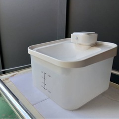 猫の水やり器の画像