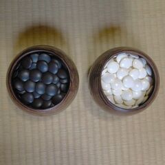 囲碁盤 および 碁石の画像