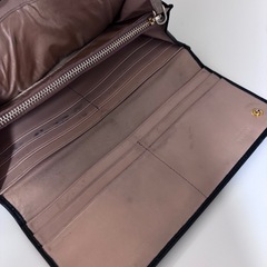 黒い財布の画像