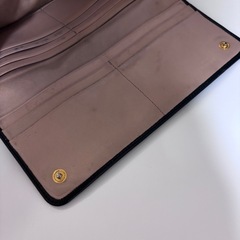 黒い財布の画像