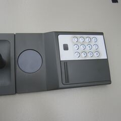 無料！　金庫　テンキー　200ｋｇ程度　560ｘ590ｘ720の画像