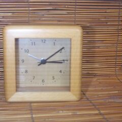 置き時計　　針がスーと動く（目覚まし付き）の画像