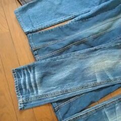 レディースのジーパン 3つの画像