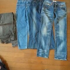 レディースのジーパン 3つの画像