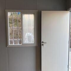 仮設住宅・プレハブ住宅・店舗・仮設ハウス・プレハブハウス・現場事務所・簡易ハウス・受付室カスタマイズ対応可能15畳24㎡ガラスドア仕様の画像