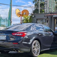 ローンは毎月22,200円～　マセラティ　ギブリ　ベースグレード　正規ディーラー車　整備記録簿付き　サンルーフ　２１インチアルミホイール　赤革シート　クルーズコントロール　スマートキー　アイドリングストップ　Ｂｌｕｅｔｏｏｔｈ　ナビゲーション　バックカメラの画像