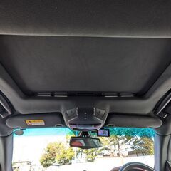 ローンは毎月22,200円～　マセラティ　ギブリ　ベースグレード　正規ディーラー車　整備記録簿付き　サンルーフ　２１インチアルミホイール　赤革シート　クルーズコントロール　スマートキー　アイドリングストップ　Ｂｌｕｅｔｏｏｔｈ　ナビゲーション　バックカメラの画像