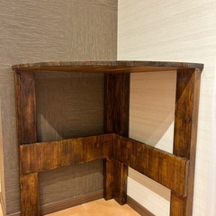 手作りコーナーテーブル／ディスプレイ台（高さ80cm・木製・沖縄市引取） の画像