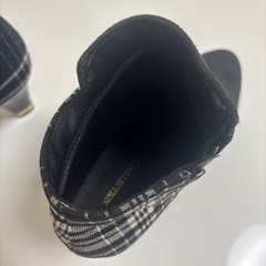 黒 チェック柄 サイドファスナー ブーティの画像