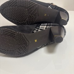 黒 チェック柄 サイドファスナー ブーティの画像