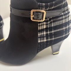 黒 チェック柄 サイドファスナー ブーティの画像