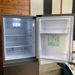 AQUA/アクア AQR-13K 冷凍冷蔵庫 2021年製 通電OK 動作品 A038の画像