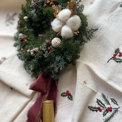 プリザーブドフラワークリスマスリース　ベル付きオーバルリースの画像