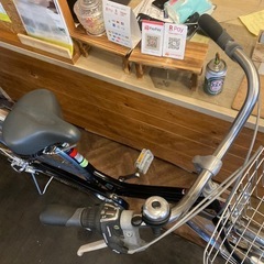 【SALE！10月末まで防犯登録無料！ノーパンクタイヤ】 LEDオートライト　6段変速　27インチ自転車　ブラックの画像