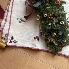 お買い得！プリザーブドフラワークリスマスリース　針葉樹リース　縦型リースの画像