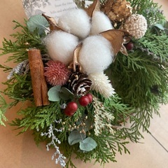 針葉樹ドライフラワー馬蹄リース　クリスマスリースの画像