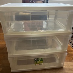 3段衣装ケース白の画像