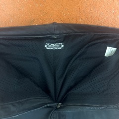 牛革パンツになりますの画像