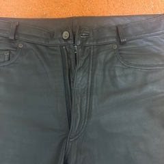 牛革パンツになりますの画像