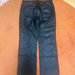 牛革パンツになりますの画像