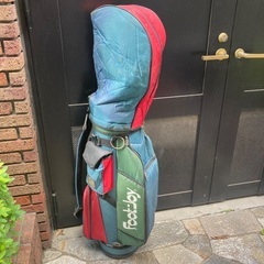 高級ゴルフクラブ一式とゴルフバッグセットの画像