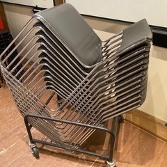スタッキングチェア(会議用椅子) カート付きの画像