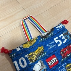 トミカきんちゃす巾着の画像