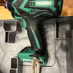 日立ハイコーキインパクトドライバー　コード付
の画像
