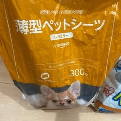 猫砂二種類とペットシーツの画像