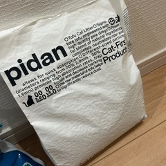 猫砂二種類とペットシーツの画像