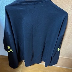 黒トレーナーの画像