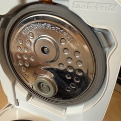 【引き取り限定】MITSUBISHI NJ-SGE063 炊飯器 炭炊釜ホワイトの画像