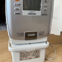 【引き取り限定】MITSUBISHI NJ-SGE063 炊飯器 炭炊釜ホワイトの画像