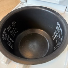 【引き取り限定】MITSUBISHI NJ-SGE063 炊飯器 炭炊釜ホワイトの画像