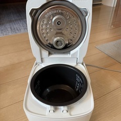 【引き取り限定】MITSUBISHI NJ-SGE063 炊飯器 炭炊釜ホワイトの画像