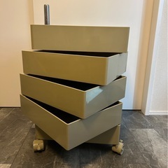 キャスター付き収納の画像